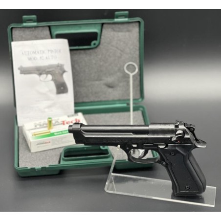 Réplique Beretta / Kimar92 à balle à blanc dans sa version Noir.