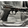 Full black, en polymères lourds, c’est un pistolet d’alarme et de défense 9 mm PAK.