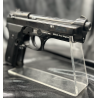 Full black, en polymères lourds, c’est un pistolet d’alarme et de défense 9 mm PAK.